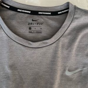 Nike Women’s long sleeve dri-fit Size Small